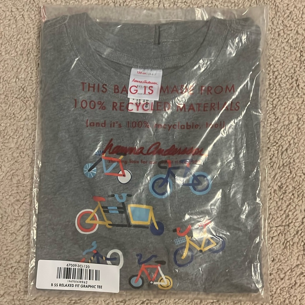 NWT T shirt size 120 (6-7)